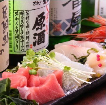 Enjoy today's sashimi platter with fresh fish from the Yanagibashi Market