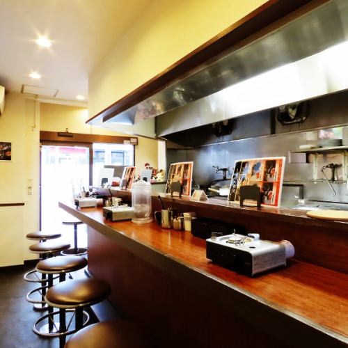 カウンター席でゆったりと