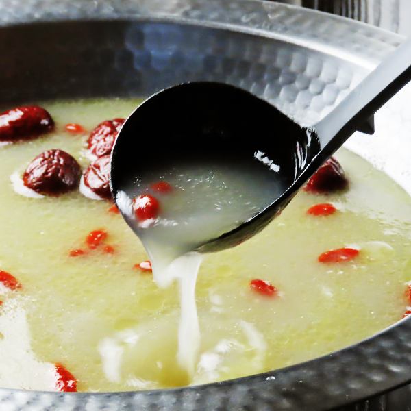 【自分好みにアレンジ】最後の一滴まで飲み干せる白いスープ♪メディアで話題のカリカリパウダーで味変