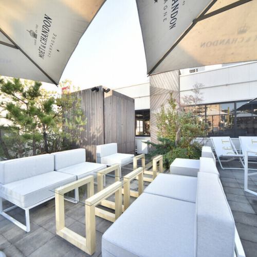 開放的なテラス席