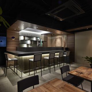 カウンター席(1名様~) シックなムードが漂うデートやお一人様の利用に最適です。