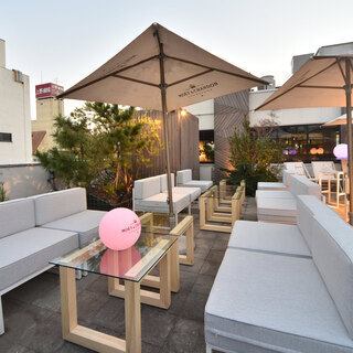 【2~10名様】外の心地よい風に当たりながら開放的な気分でお食事をご満喫ください。テラス席のみペットご同伴いただけます。