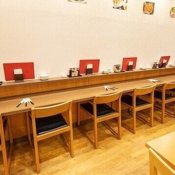 お一人様歓迎！カウンターのお席もございます。ランチタイムやお仕事終わりにちょっと一杯などお一人でのんびりお食事やお酒を楽しみたい時も◎