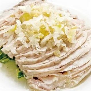 蒸し鶏のネギソースかけ/クラゲの冷菜/牛センマイのピリ辛ソースかけ　各