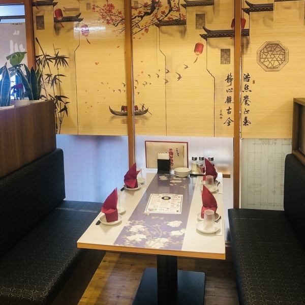 活気に満ちた店内の雰囲気の中、くつろげるテーブル席でご家族やご友人との思い出に残る、おいしいお食事をお楽しみください♪