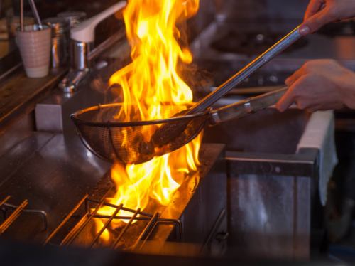 備長炭で焼き上げる！