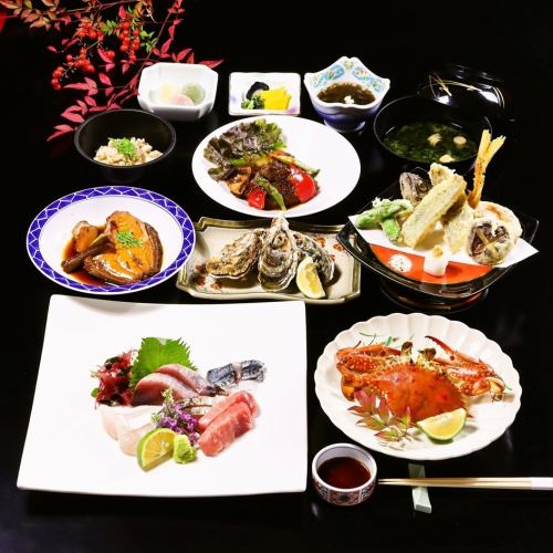 [Completely private rooms available] Enjoy assorted seasonal fish sashimi & meat and fish.Enjoy seasonal ingredients..."Seasonal Kaiseki Course"