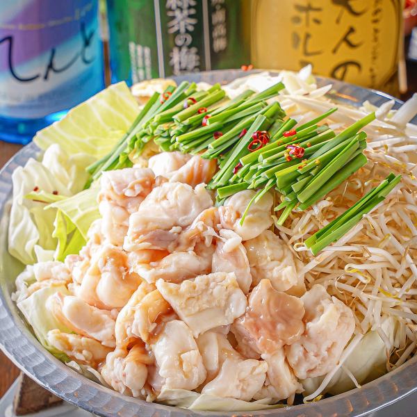 ぷりぷり食感が自慢！国産和牛小腸を贅沢に使った名物もつ鍋【醤油・味噌・旨辛】