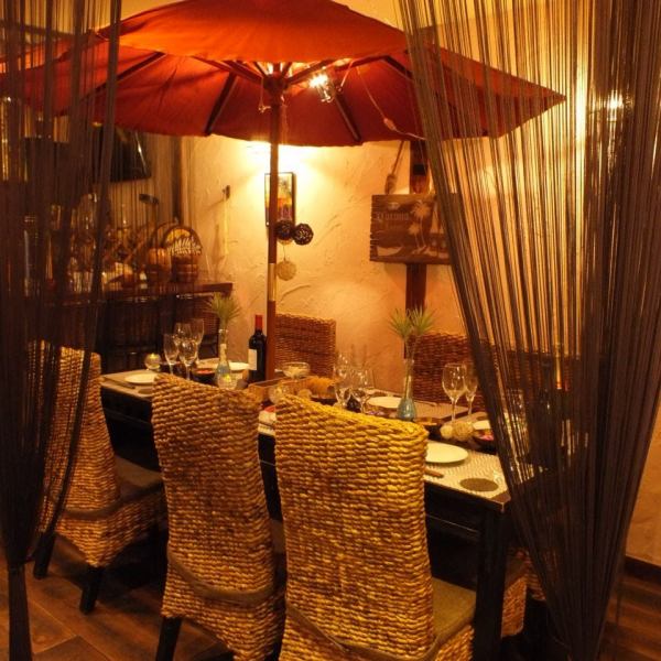 Enjoy a meal in an extraordinary space that is different from the usual♪ A space with a stylish resort feel.