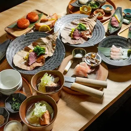 [An overwhelming luxury! Savor the rare bear and the bounty of the north] Bear Feast Course