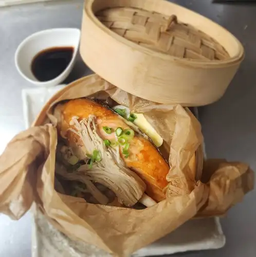 연어와 버섯 포장 찜
