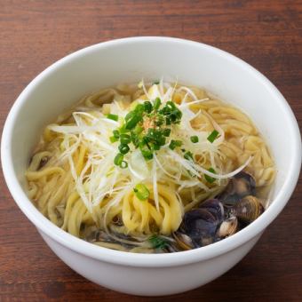 Shio ramen with clam soup