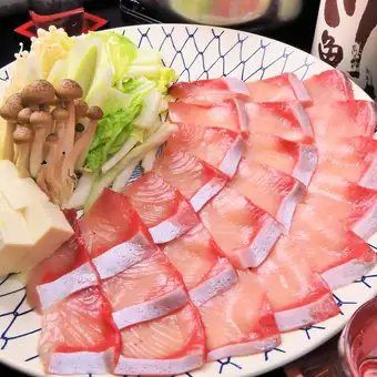 【每人一份刺身拼盘】包含鰤鱼涮涮锅和蟹肉味噌天妇罗！9道菜，含10种当地清酒！120分钟畅饮套餐：¥7500 → ¥7000