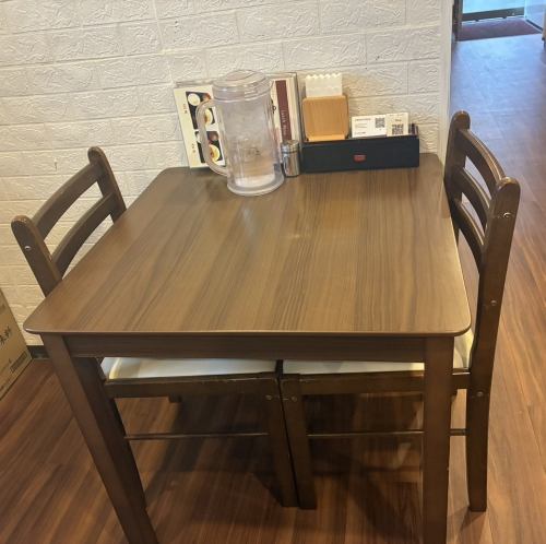 広くゆっくりできる2名様のお席です♪ご友人やカップルなどの利用にもぴったりです！