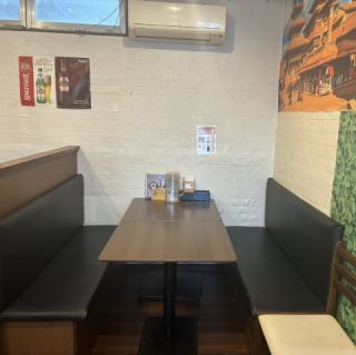 最大6名様まで入れるゆったりソファ席です。お子様連れにも使いやすいお席です。