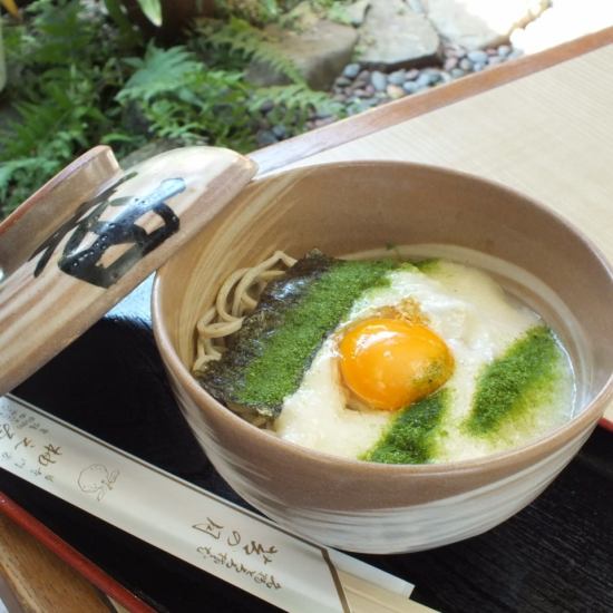 It is a 3-minute walk from the Mossa-Suzuji Temple.Please taste Kyoto traditional taste, specialties and tobacco soba noodles