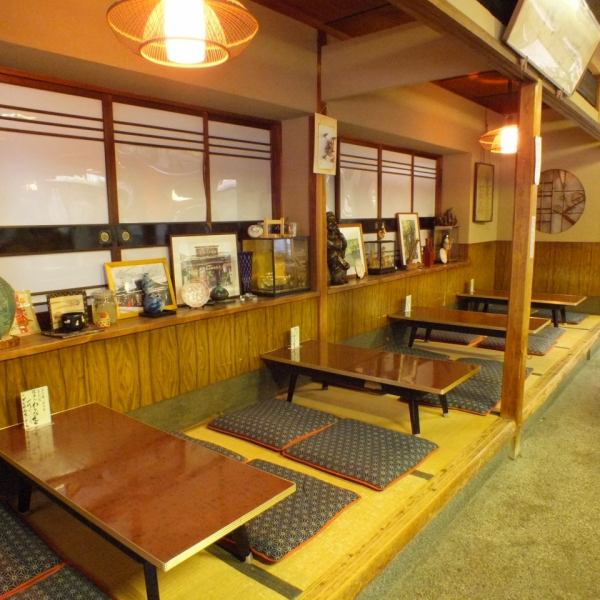 【4 people x 4 tablespace】 A seat in which you can sit back comfortably by stretching your feet inside a calm atmosphere.It is also popular for meals with family members with children.It is located 3 minutes on foot from the Moss Temple, Suzuji Temple so please drop in when you come near you ♪