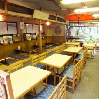 【4 people table × 5 tables】 You can taste Kyoto 's feelings carefully in a quiet standing ♪ You can taste Japanese - style sweets hand - made according to the change of the season ♪ Please enjoy it ☆