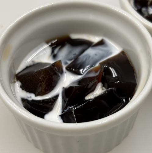 香草冰淇淋 / 抹茶冰淇淋 / 迷你牛奶大福 / 小焦糖大福 / 丝滑布丁 / 咖啡果冻
