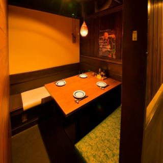 Table seats for four people are also available.A small group is also welcome ☆ A semi-private room for 8 people is also possible.We have a private space suitable for the number of people.Please contact us as soon as possible...