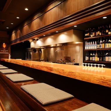 Counter seats are recommended for dates or when you want to drink alone.We are proud of our one-piece board up to 10m digging kotatsu counter seats.