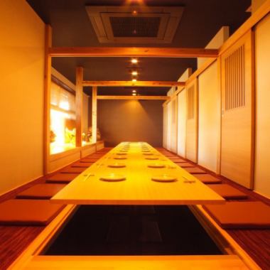 For large banquets, we have a private room with sunken kotatsu seating for up to 58 people.We look forward to hearing from the secretary.