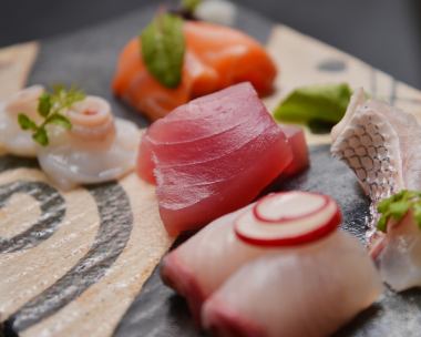 僅限食物【紅色套餐3,000日圓】這是我們的標準菜餚，也是最受歡迎的菜餚。