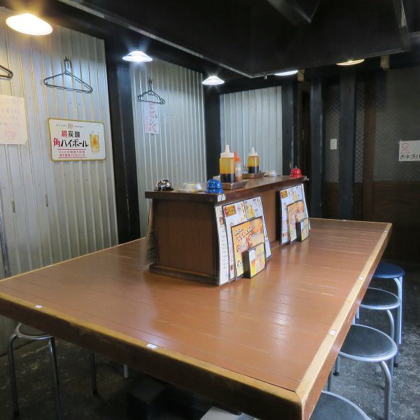 It's perfect for a quick drink after work or for a solo visit! It's a lively shop with a homey atmosphere. Please feel free to stop by. We also offer fresh omasum sashimi and other dishes, making it the perfect place for a light drink.