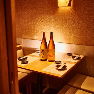 千葉駅近く、喫煙可の個室居酒屋。串焼き・焼き鳥を中心とした多彩なメニューを食べ放題・飲み放題で楽しめます。宴会や飲み会、女子会、友人との集まりにも最適で、落ち着いた個室空間でゆったり過ごせます。ランチからディナーまで対応可能で、居酒屋ならではの温かい雰囲気と豊富なメニューで、特別な時間を満喫できます