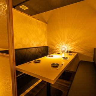 千葉駅近くの喫煙可居酒屋で、落ち着いた個室完備。串焼きや焼き鳥を中心に、食べ放題・飲み放題でお腹も大満足!友人との飲み会や会社の宴会、女子会、誕生日会など、さまざまなシーンで利用可能。居酒屋ならではの温かい雰囲気と豊富なメニューで、楽しい時間を過ごせます。ランチ・ディナー問わず対応。