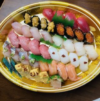 Assorted sushi for 4 people