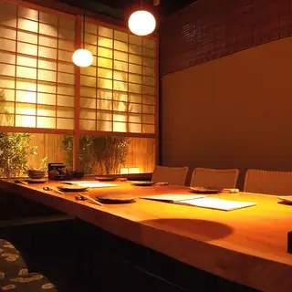 テーブルでの大人数個室も完備致しております。最大60名様まで対応◎会社の宴会、結婚式などの二次会に仲間でワイワイ盛り上がろう♪電子煙草のみお席にてＯＫ！※画像は系列店イメージです