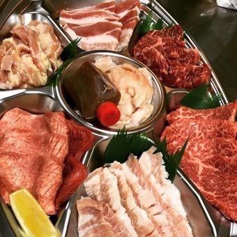 [Takeout] Assortment of 7 types of variety meat 2-3 servings (700g) 5,400 yen (tax included)