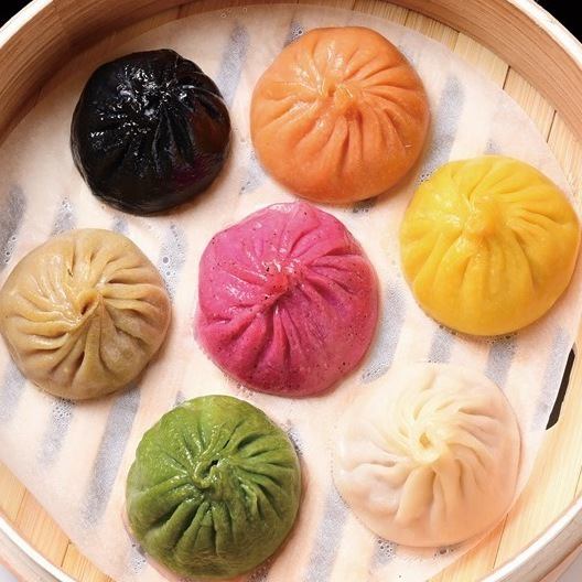 天然素材で色付けした手作りの皮！目でも舌でも楽しめます♪