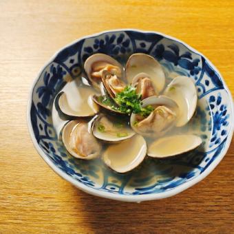 Grilled clams steamed in sake