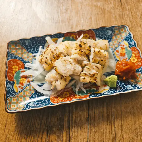 Pike conger grilled over straw