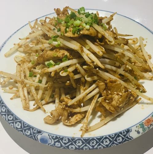 Stir-fried Chita pork and bean sprouts