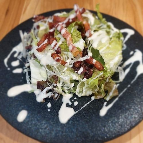 Caesar salad with crispy ham, cabbage and green onions