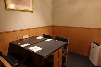 2名様からご利用いただける半個室もございます。