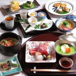 【京懐石「北山」】全9品から出される贅沢な季節ごとの献立。京都のひと時を感じていただけます。