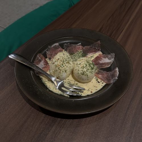 【一品】生ハムとウフマヨ