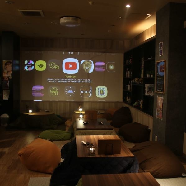 大人気のYogibo席です。一度座れば立ち上がれないという方続出！！現在は冬季期間で【こたつ席×Yogibo席】に！さらにテーブル同士を付けられるので、みんなで仲良くYogiboに！なども可能です☆最大1席5名様まで可能です。