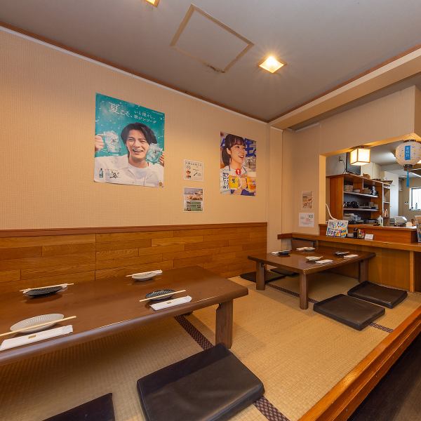 【幅広いシーンに馴染むお座敷席】ご家族でのお食事やご友人とのご宴会の場として活躍するお座敷席は、4名様用のお席を3卓ご用意しております。居心地の良い空間は、幅広い世代のお客様にとって過ごしやすい印象です♪