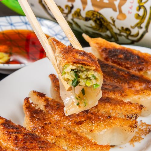 【手作りの絶品餃子】自家製からみそだれや山椒でお好みに合わせてカスタマイズ◆500円(税込)