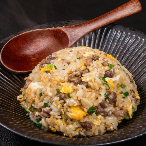 【筑穂牛ガーリックチャーハン】産地直送の「筑穂牛」の上品な甘みのある脂を堪能◆500円(税込)
