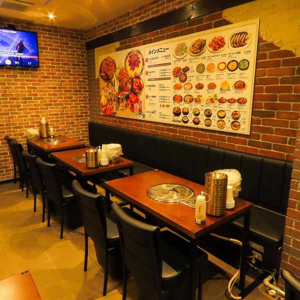 韓国大衆酒場ならでは！韓国のお酒を豊富に取り揃えております。昔から親しまれているマッコリに、韓国ドラマから人気に火がついたチャミスル、など、多彩なラインナップで心地よい酔いのひと時を演出します