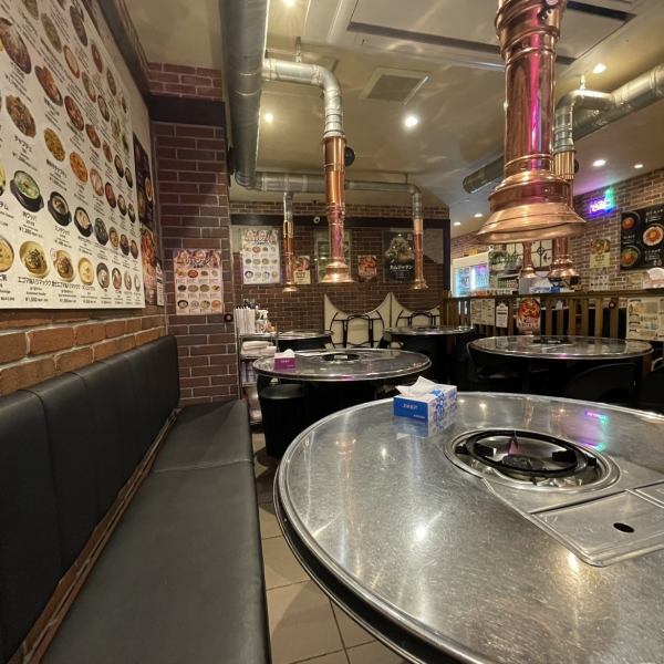 店内は落ち着いた雰囲気で、ご友人やカップルの方などどなたでも安心してお食事頂けます♪デートや友人との食事にもみんなで楽しみながら、オシャレな店内で美味しい料理を食べて素敵な時間をお過ごし頂けます♪(韓国料理/新大久保/食べ放題/飲み放題/カムジャタ/昼飲み/ランチ/ディナー)