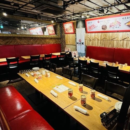個室でなくてもプライベート感満載な店内