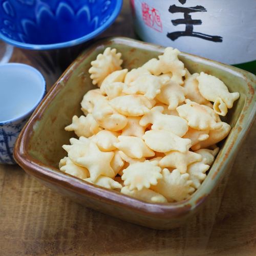 大人おっとっと（山椒）／Spiced Fish Crackers with Sansho Pepper