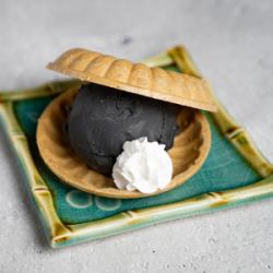 黒胡麻もなかアイス